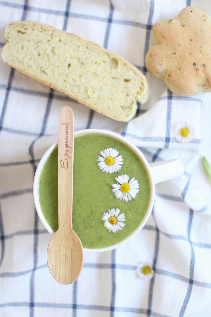 Wild garlic soup with daisies and white bread