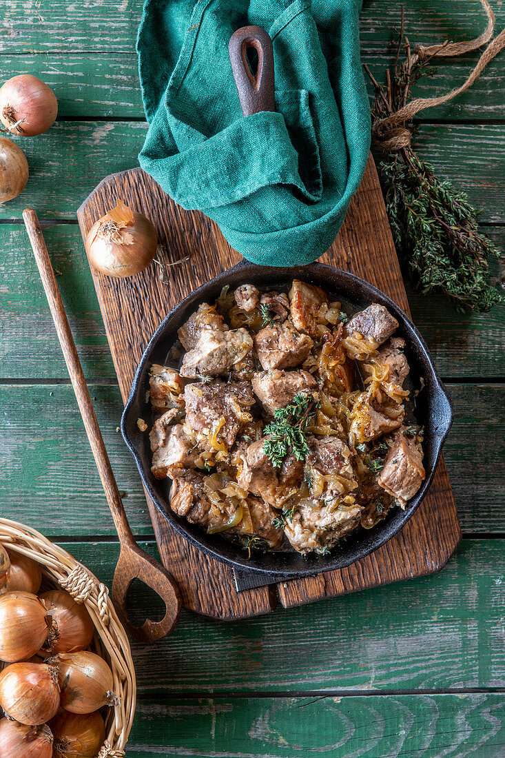 Pork and onion stew with thyme