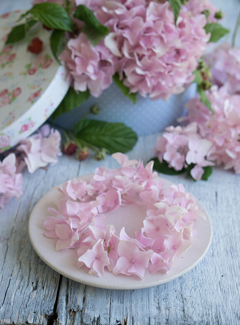 Small wreath of hydrangea florets