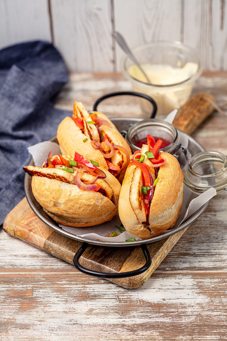 Hot Dogs with fried halloumi cheese, pepper and onion