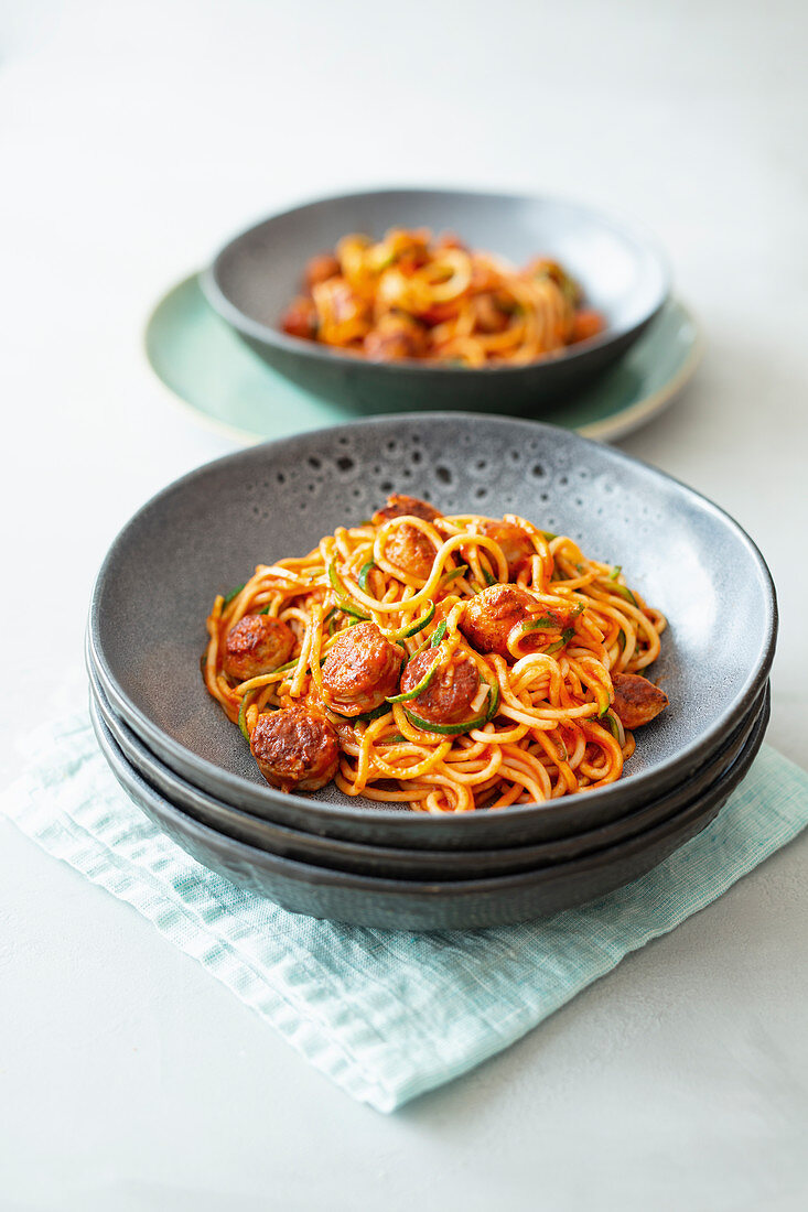 Zucchini-Nudeln mit Bolognese-Sauce