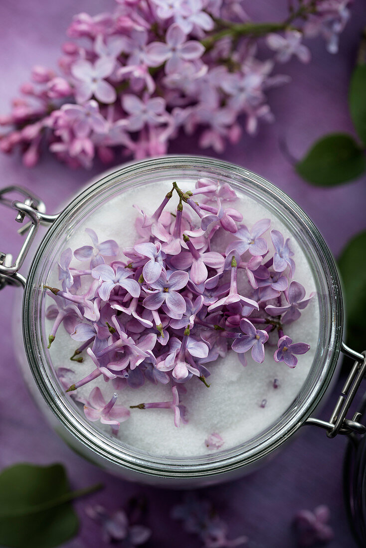 Sugar infused with lilac flowers