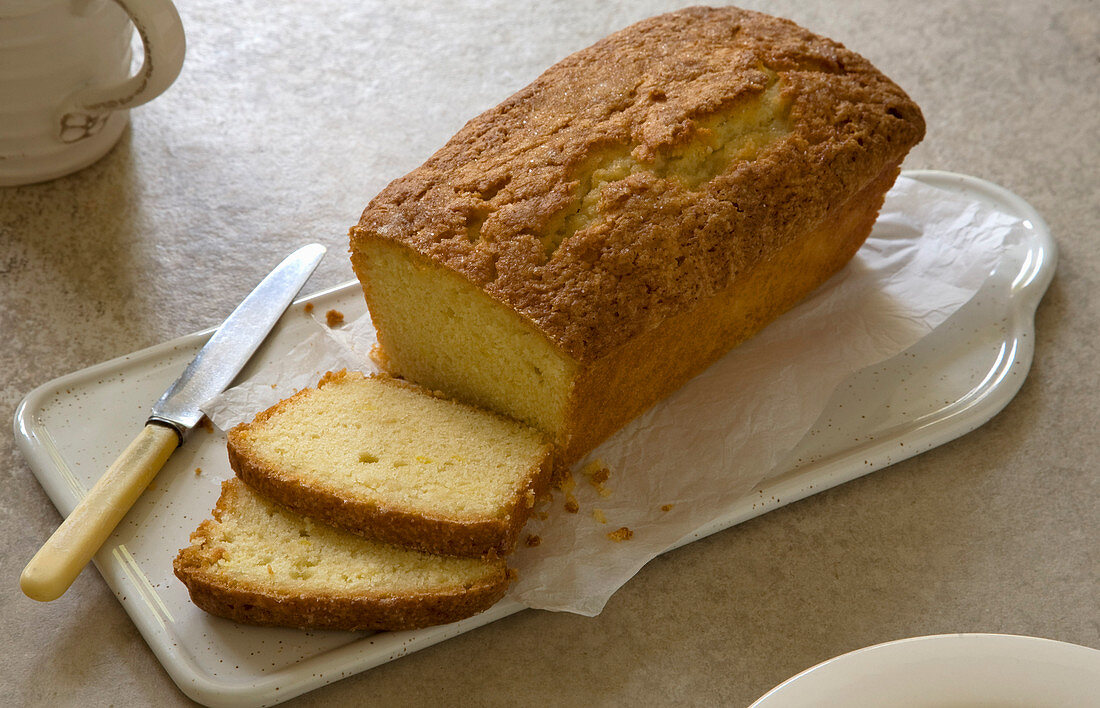 Lemon drizzle cake