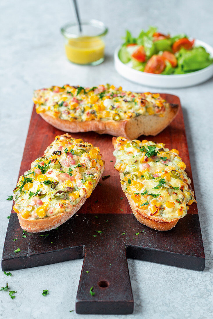 Gratinated baguettes with bacon and sweetcorn