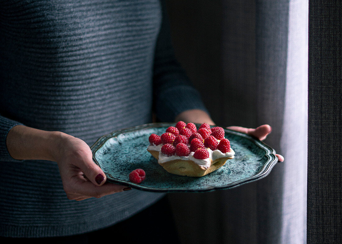 A star shaped ricotta cake with raspberries