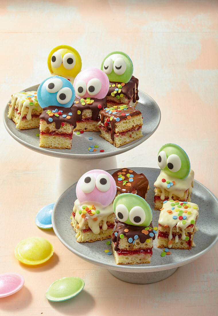Googly-eye Lamington cakes