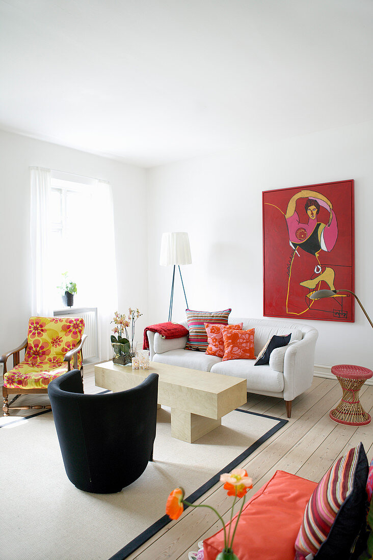 Living room in modern, Oriental style with red accents