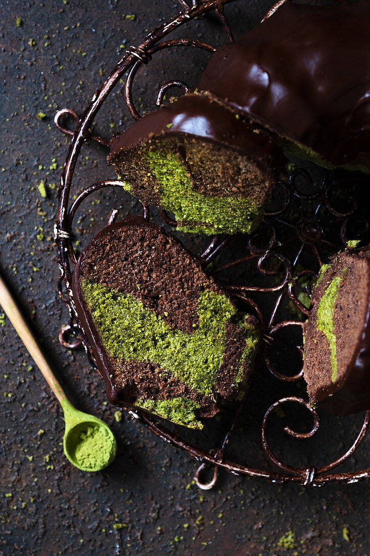 Schokoladenkranz-Kuchen mit Matcha