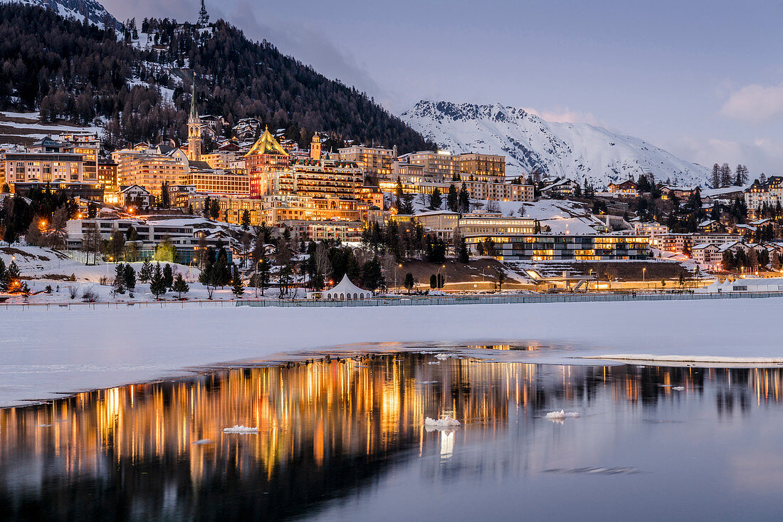 Switzerland, Engadin, St.Moritz: Lake Sankt Moritz and Grandhotel 'Badrutt's Palace Hotel'