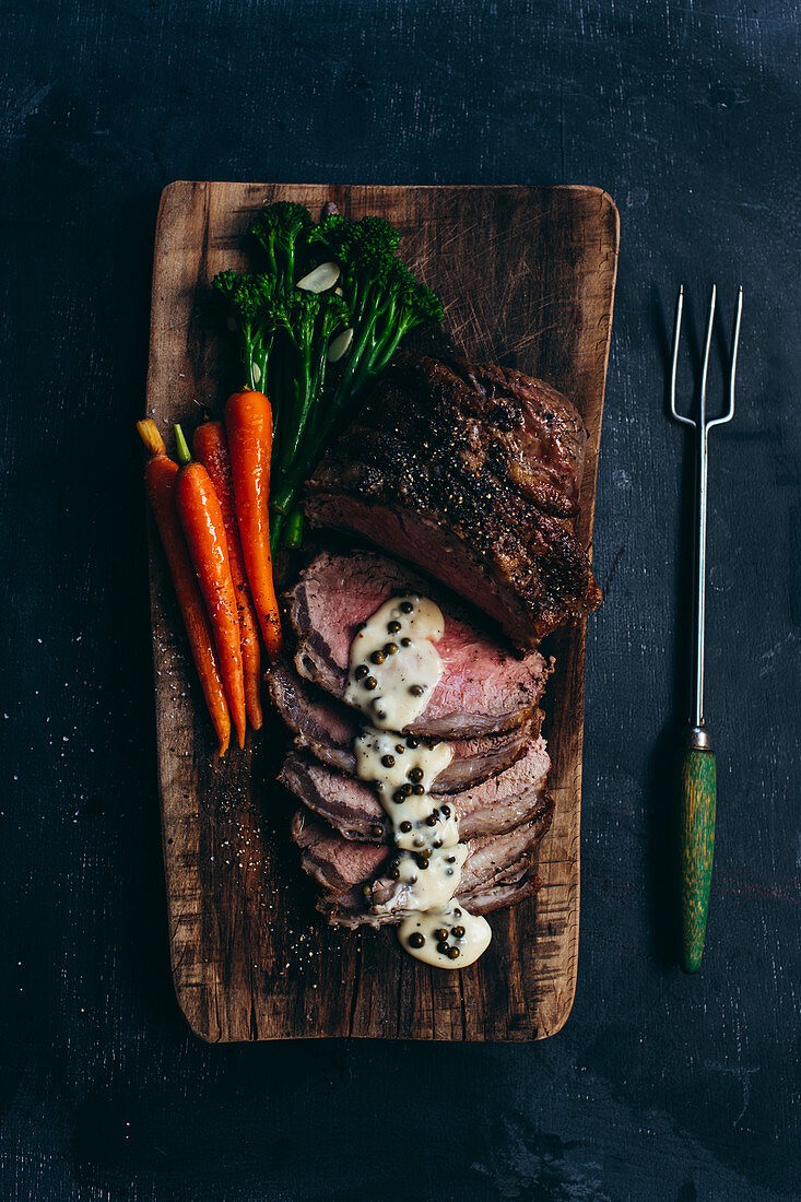 Sliced Roast Beef with Peppercorn Sauce