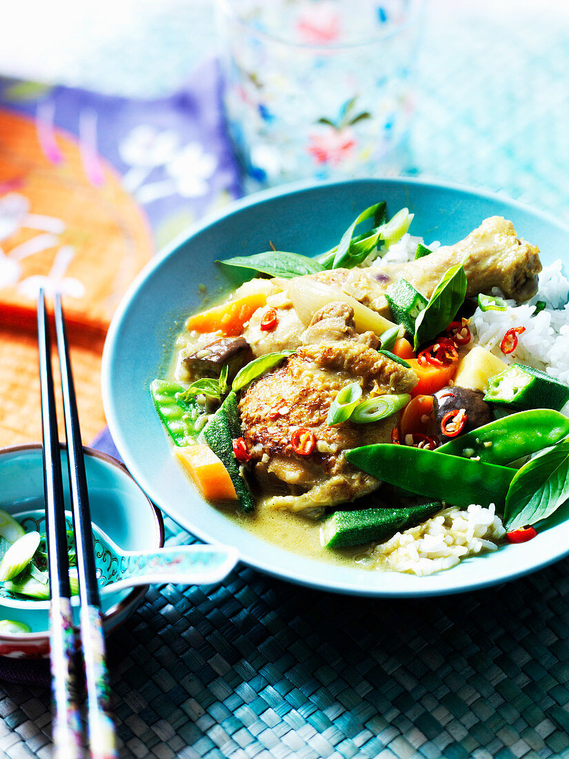 Vietnamesisches Hühnercurry mit Reis