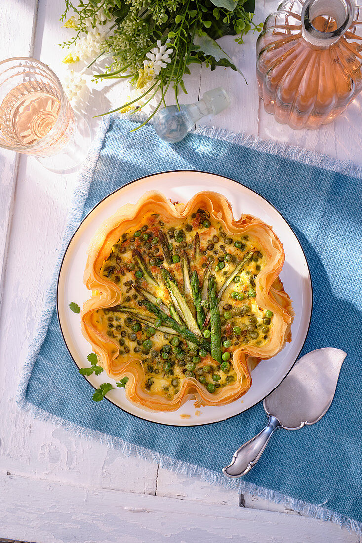 Tarte Corolle mit Spargel und Erbsen