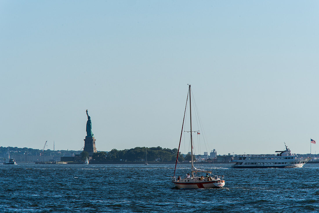 The Hudson River with a view of the Statue of Liberty, Manhattan, New York City, USA