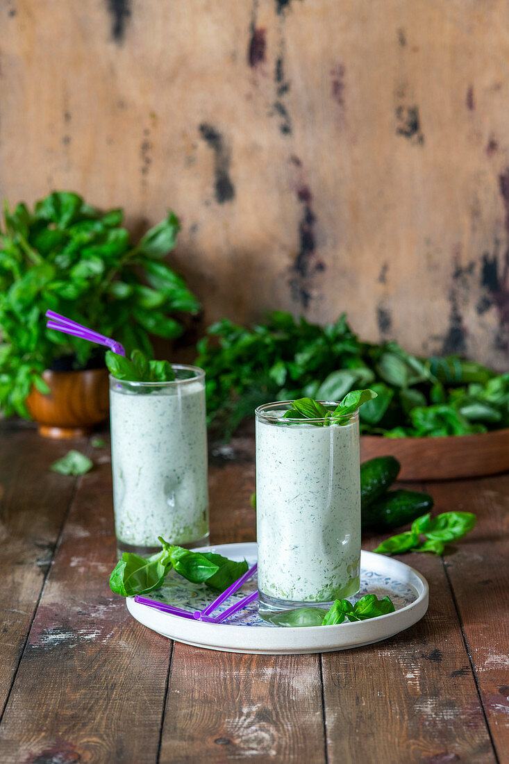 Herbs and cucumber smoothies
