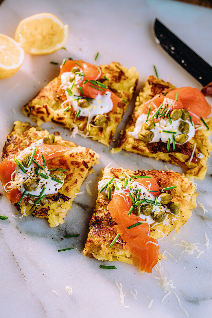 Kartoffel-Rösti-Torte mit geräuchertem Lachs