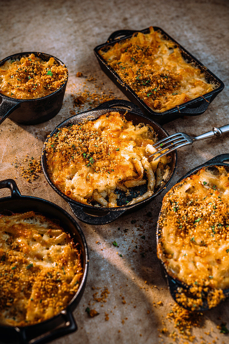 Mac and cheese with parsley crumbs