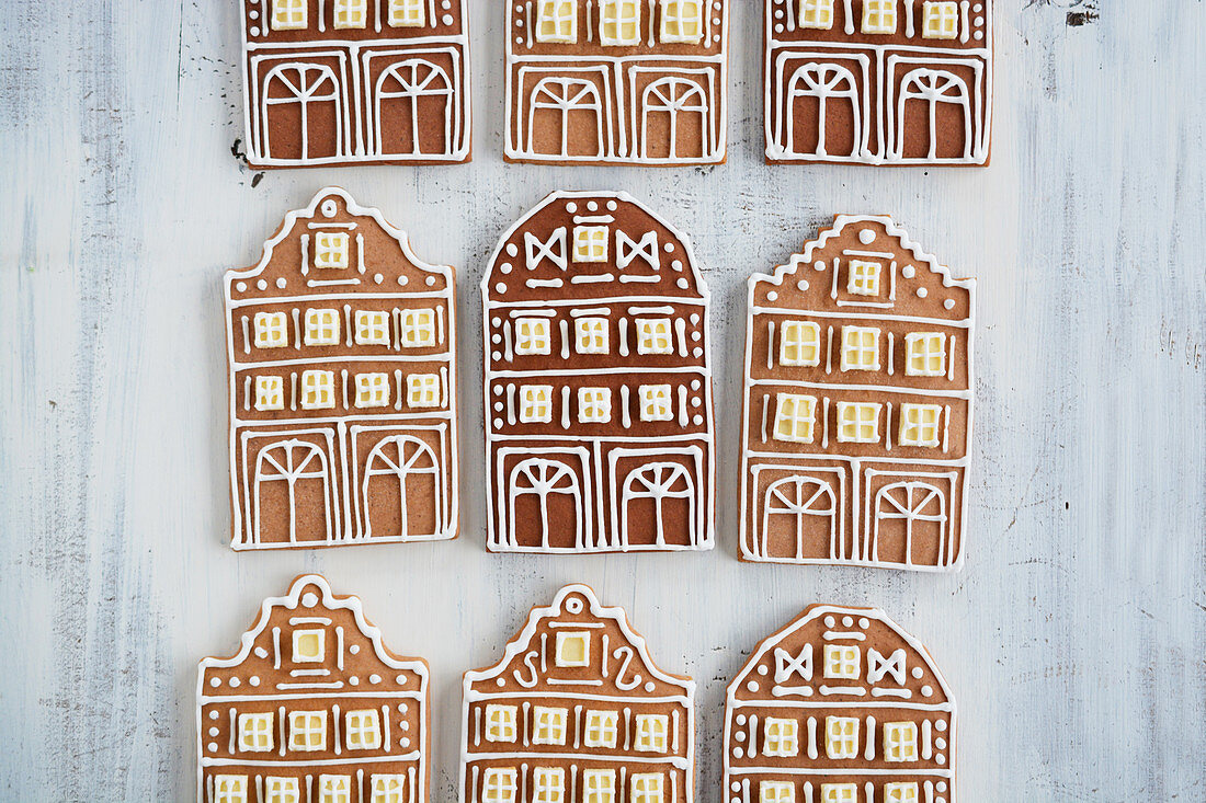 Gingerbread house motif cookies