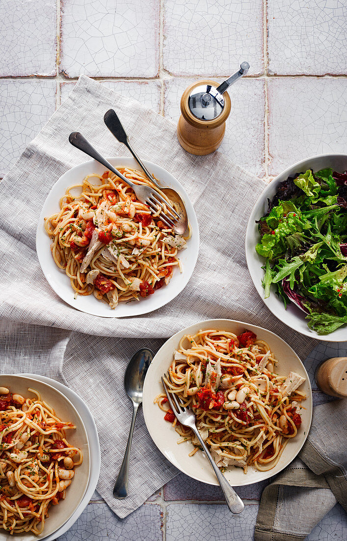 Spaghetti mit Thunfisch, Chili und weissen Bohnen