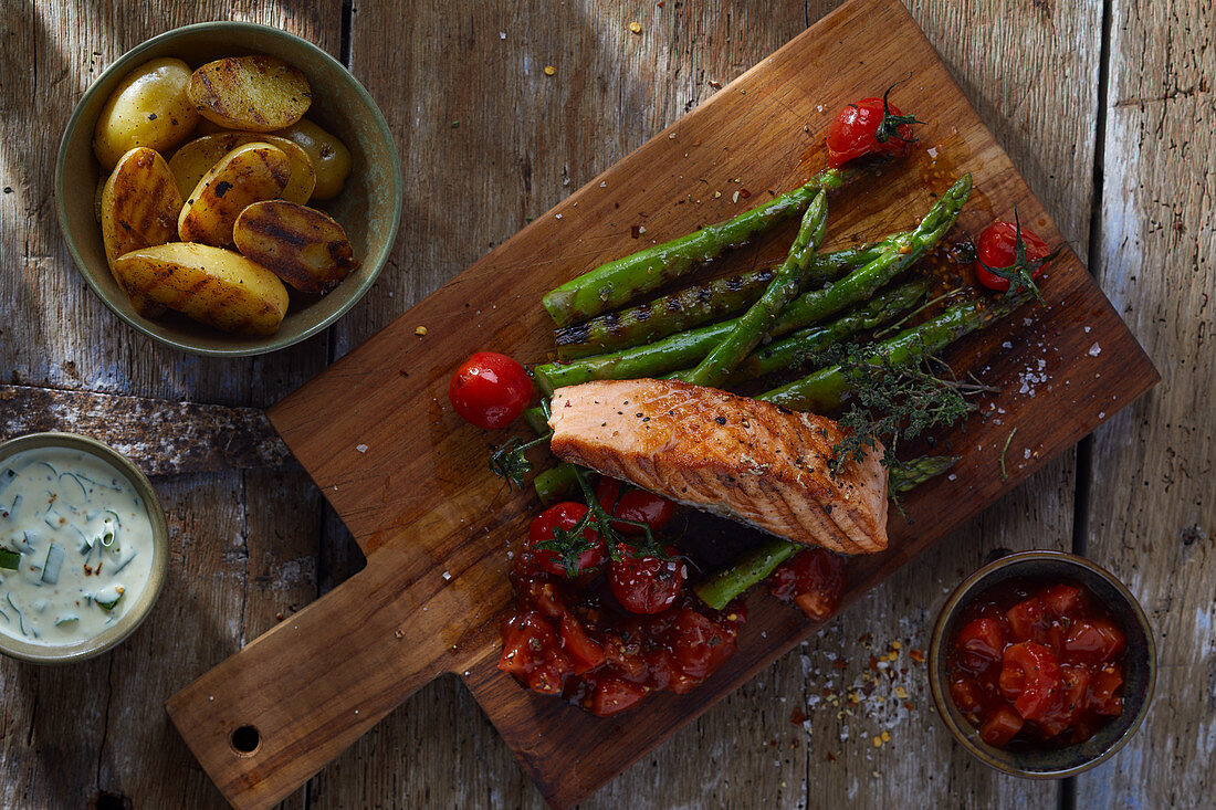 Grilled salmon with green asparagus