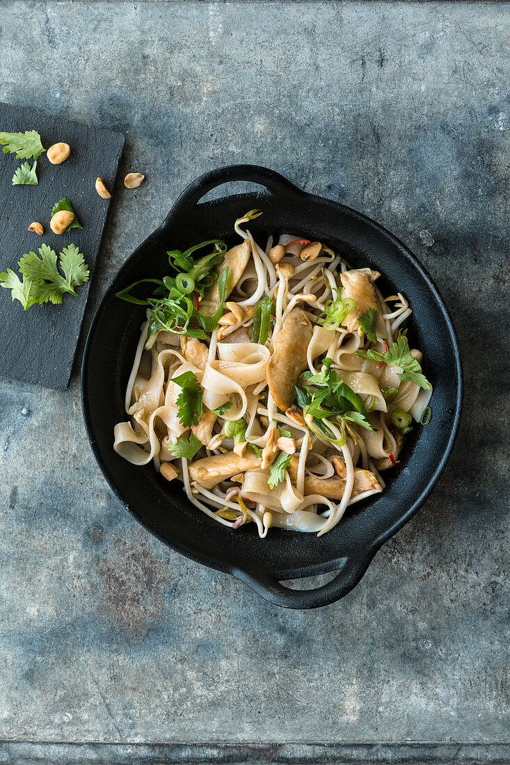 Pad Thai mit Hähnchen (Thailand)