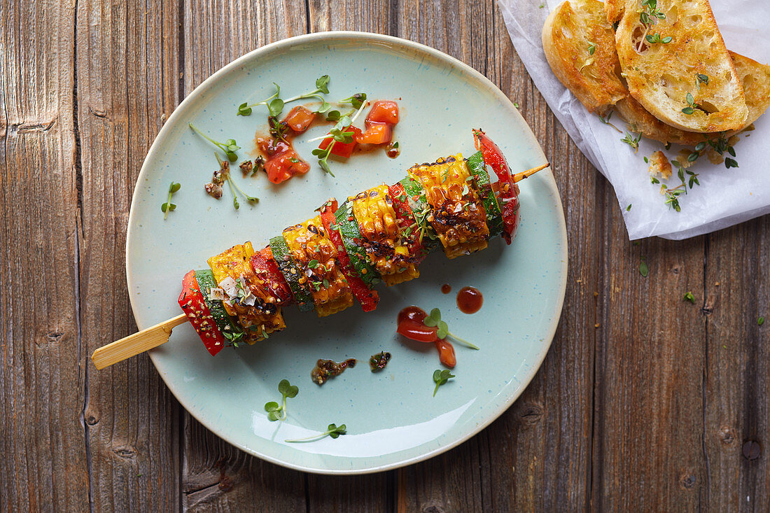 Corn on the cob skewers with tomatoes and zucchini