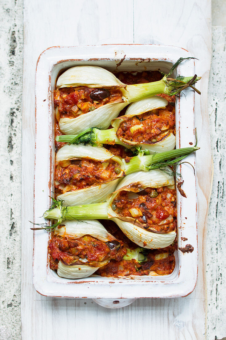 Fennel stuffed with tomatoes