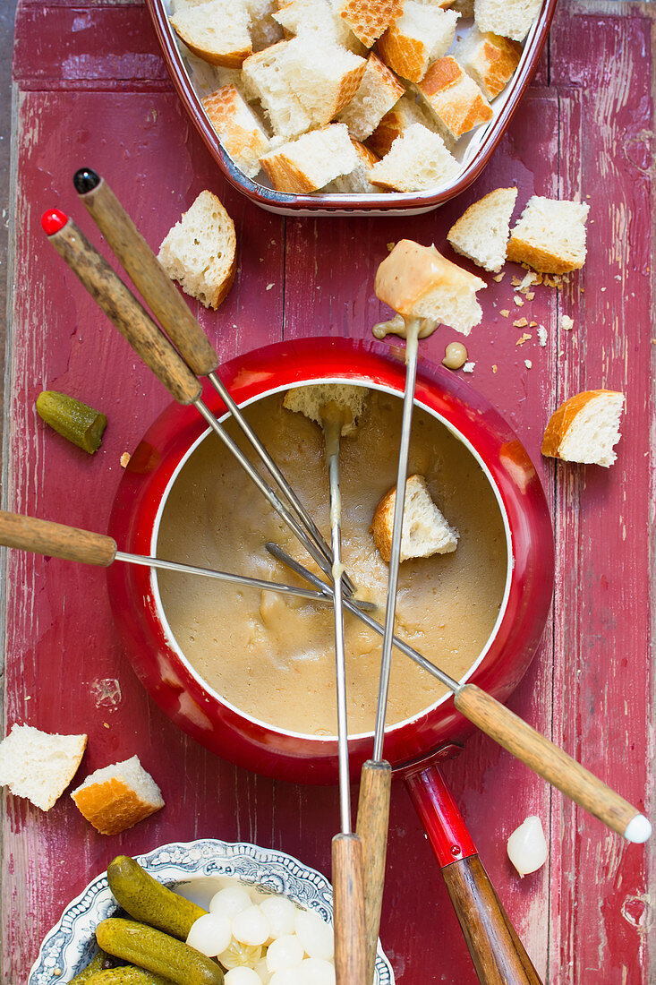 Vegan cheese fondue