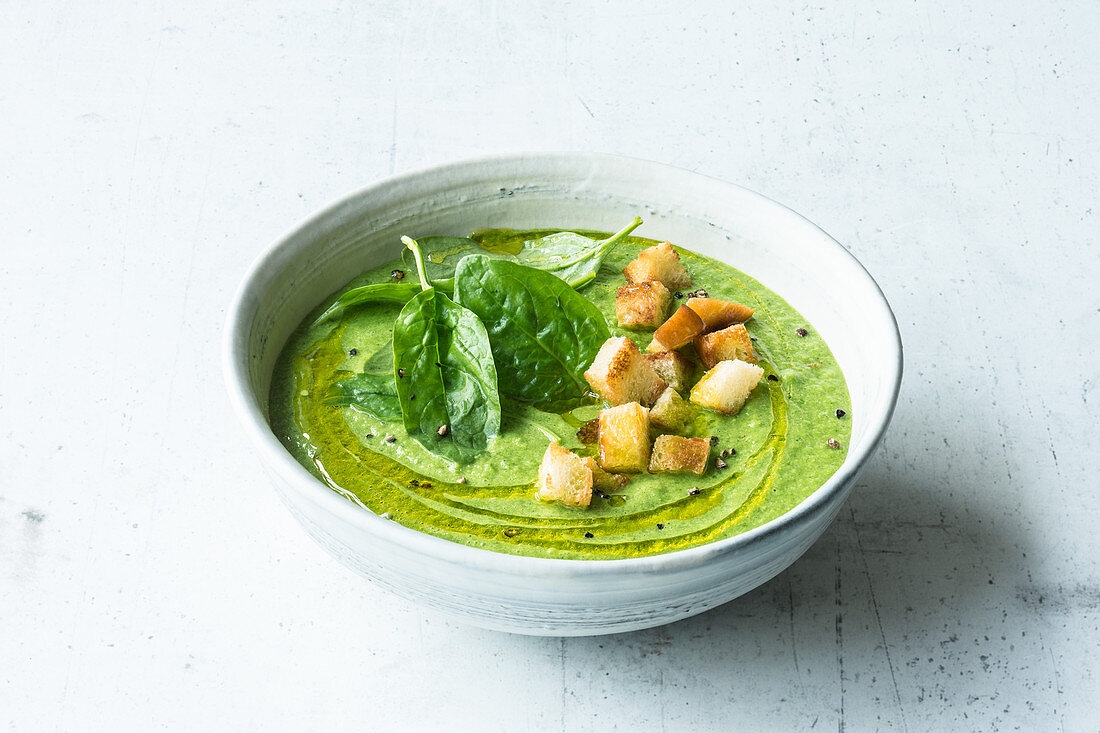 Green gazpacho with croutons