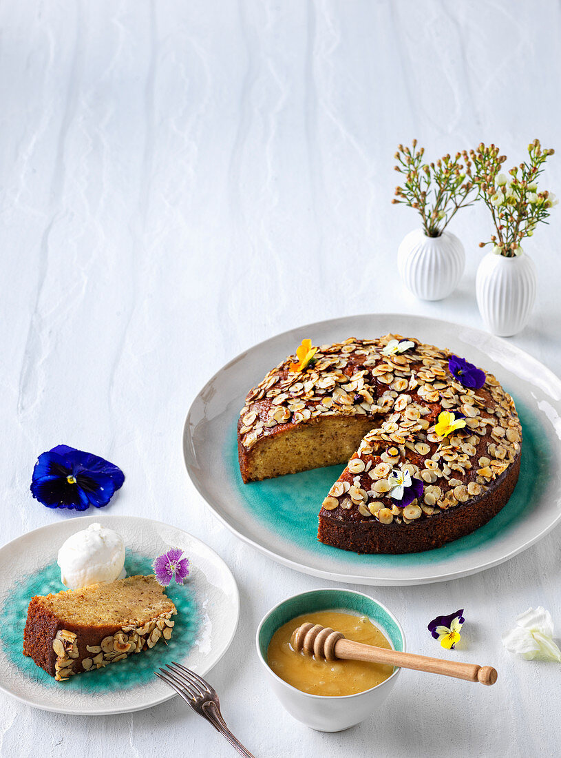 Blütenhonig-Haselnuss-Kuchen