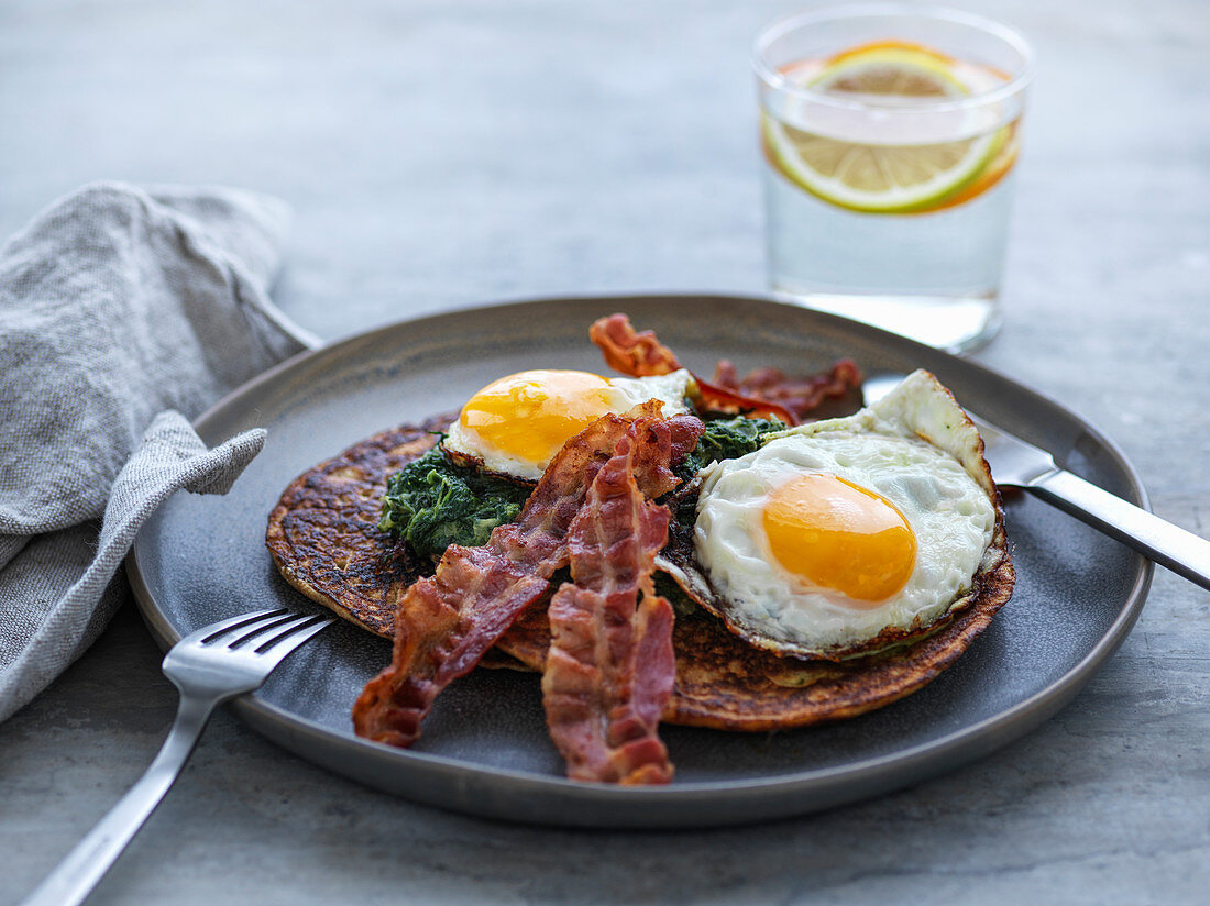 Pancakes with spinach, fried egg and bacon