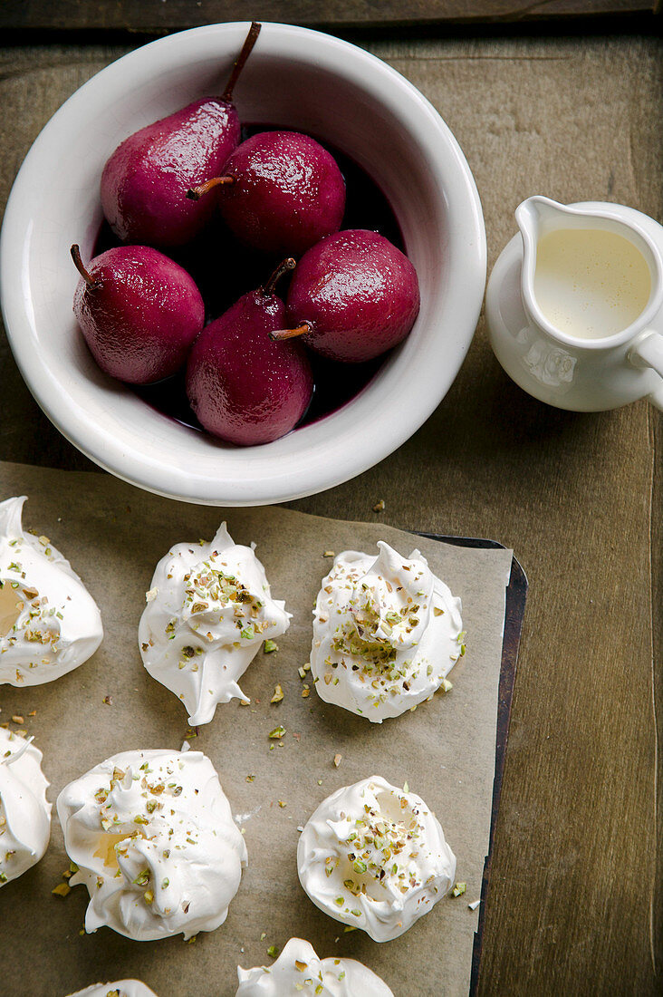 Poached pears with meringues
