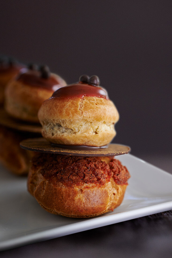 Cream puffs with chocolate