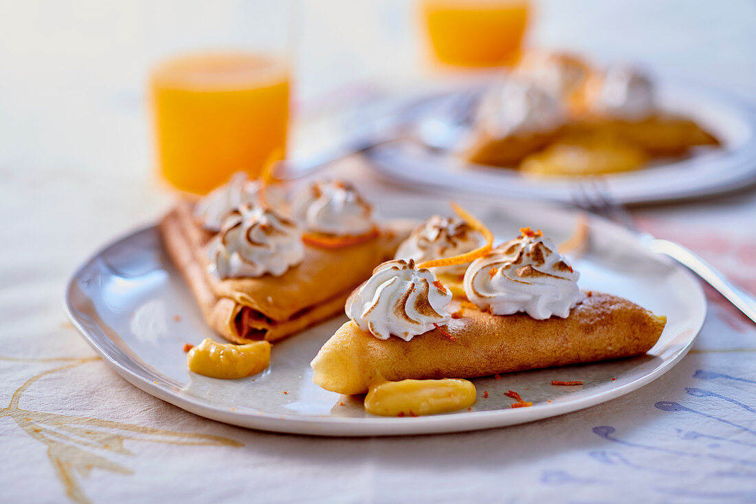 Crepe samosas with meringue and orange zest