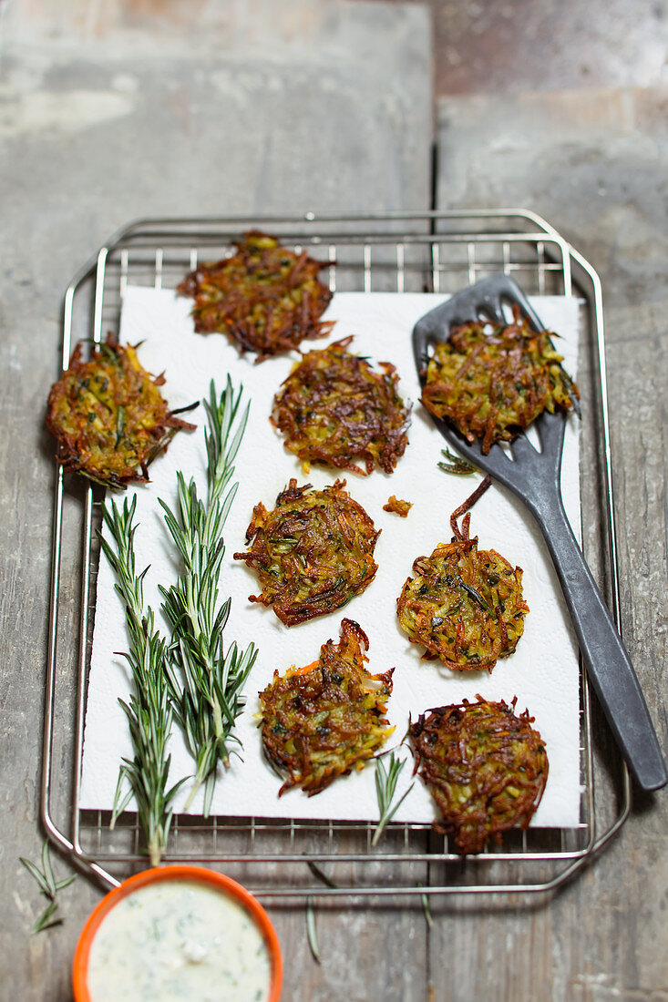 Vegan rosemary röstis with a dip