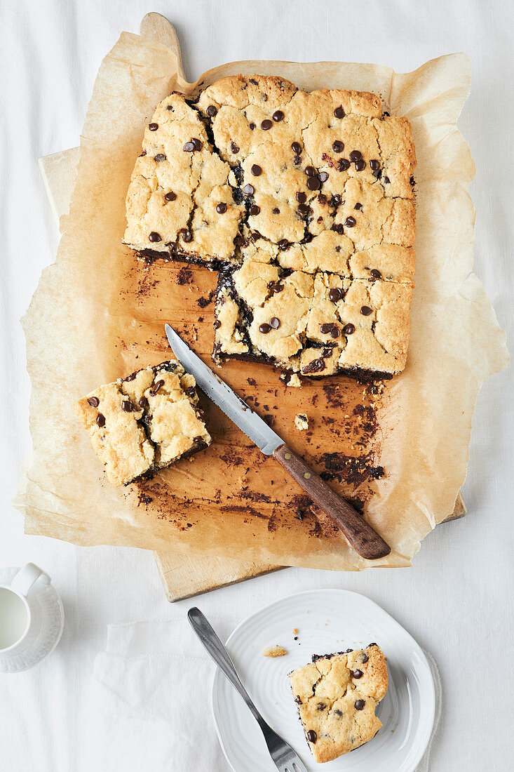 Brookies (brownies with crispy cookie crust)