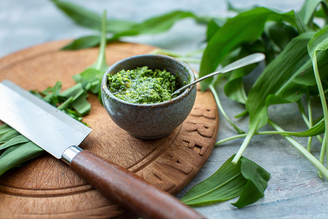 Bärlauchpesto mit Pinienkernen