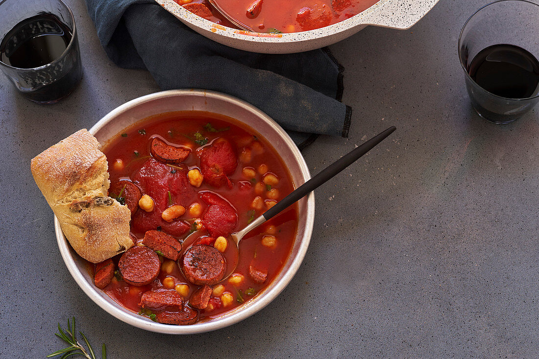 Tomato soup with chickpeas, chorizo sausage and parsley
