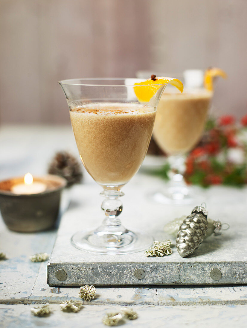 St Nick's Flip mit Cognac, Muskatwein, Ei und Sahne