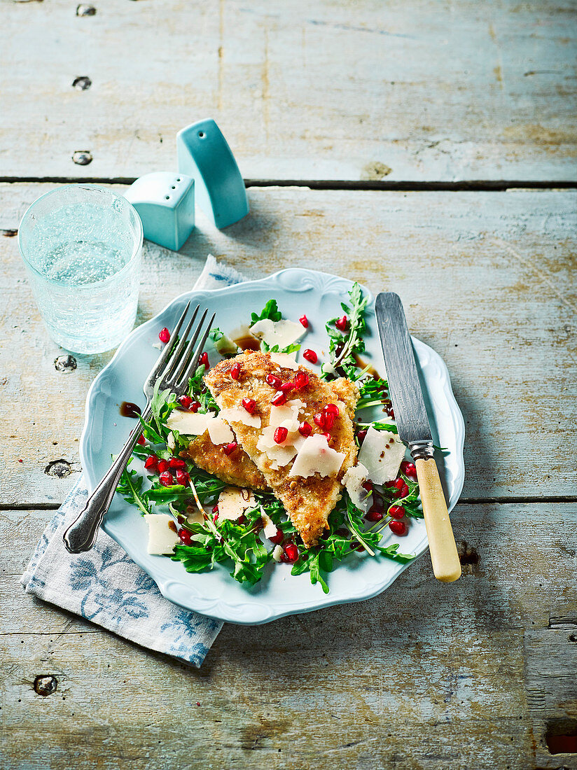 Putenschnitzel mit Rucola-Granatapfel-Salat