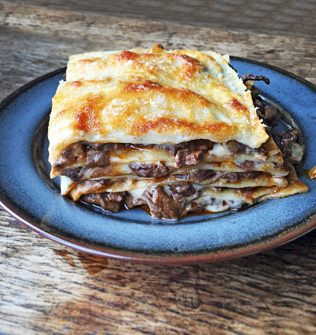 Lasagne mit Hackfleisch und Steinpilzen