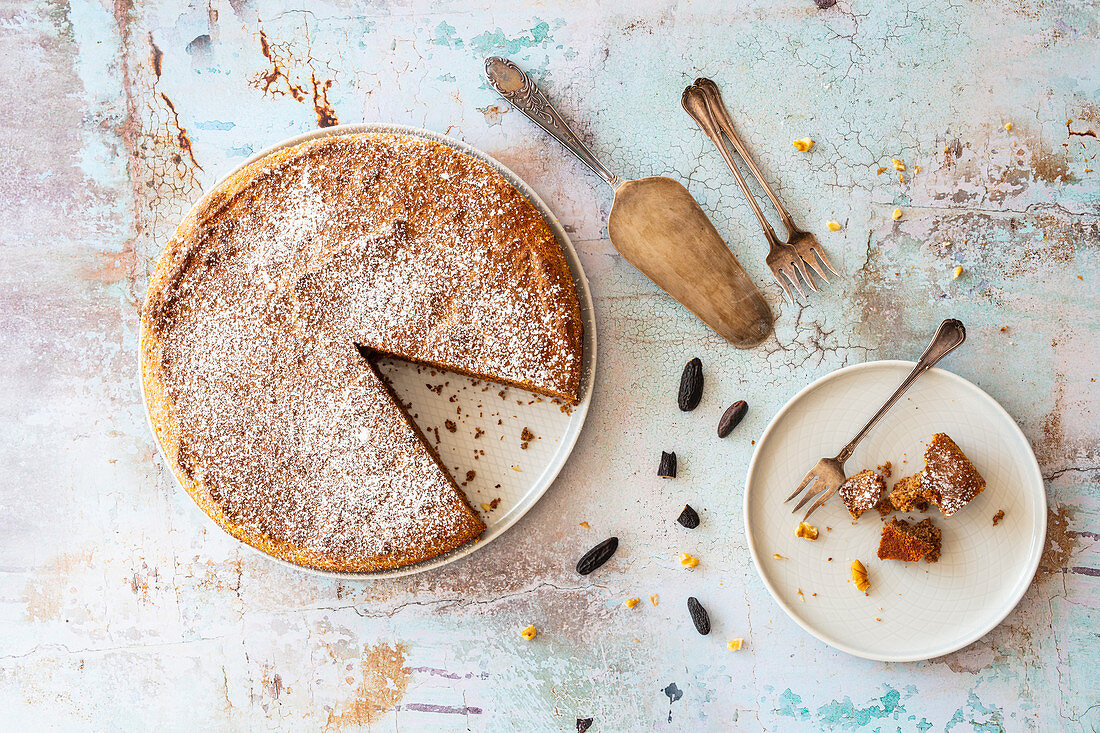 Gluten-free nut cake with tonka beans