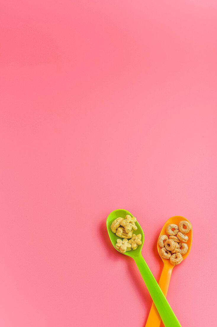 Various breakfast cereals on plastic spoons