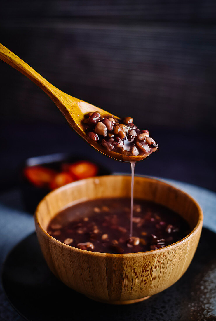 Ba bao Zhou (sweet porridge with red mung beans, China)