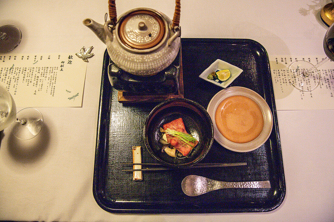 Kaiseki - leichtes japanisches Gericht mit Tee