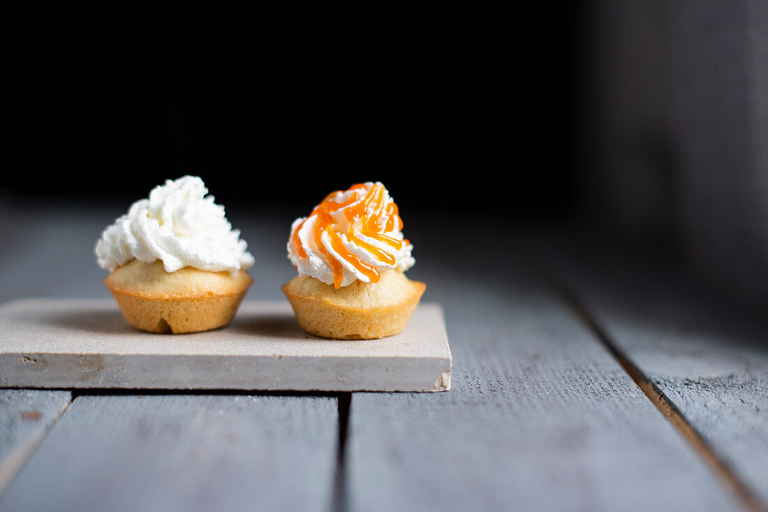 Mini muffins with whipped cream and apricot jelly