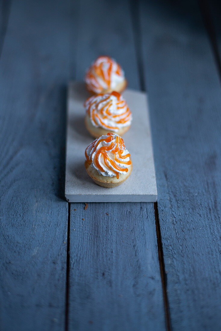 Mini muffins with whipped cream and apricot jelly