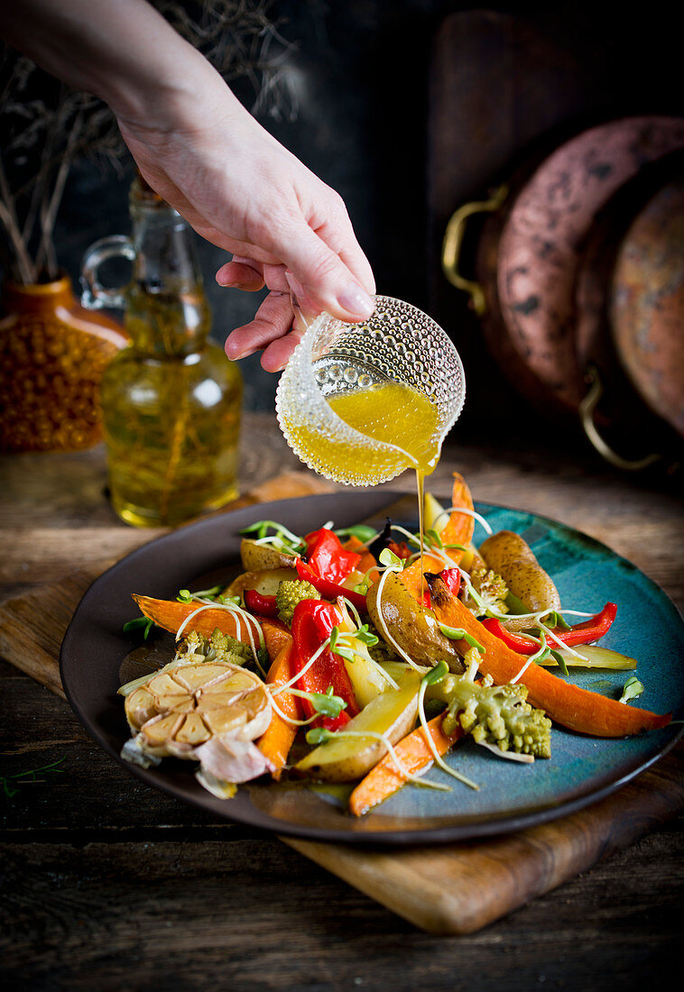 Salat mit Ofengemüse und Honigvinaigrette
