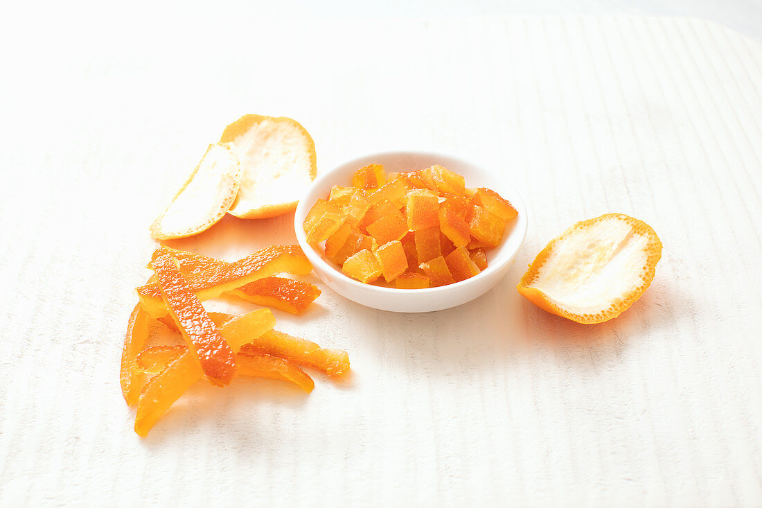 Selbstgemachtes Orangeat aus Bio-Bitterorangen