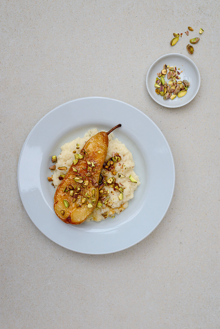 Caramelized pear on rice pudding with pistachio