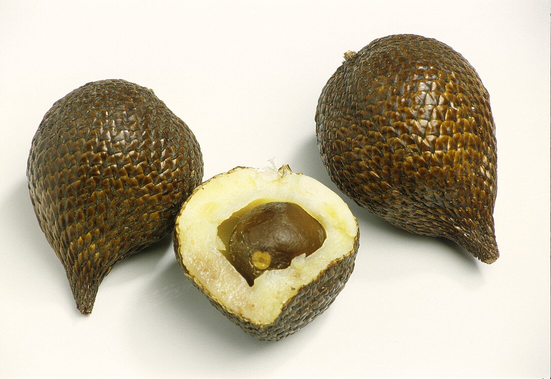 Salak (Schlangenhautfrucht aus Südostasien)